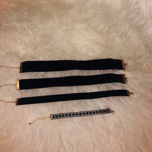 4 VELVET CHOKERS + bracelet - Picture 5 of 5